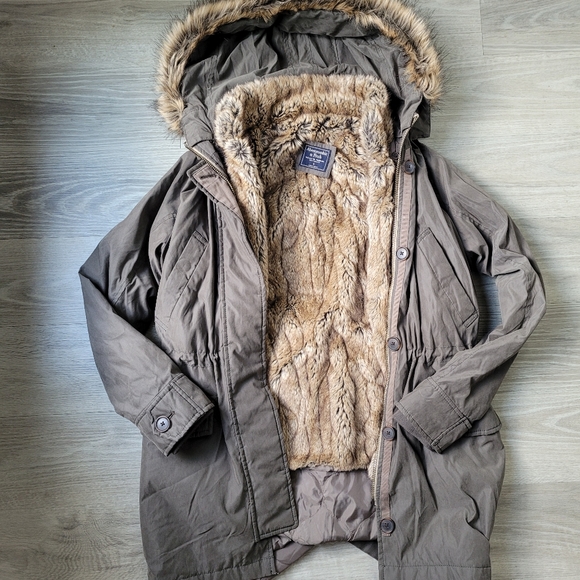 Abercrombie & Fitch Faux Shearling Lined Parka - Picture 5 of 9